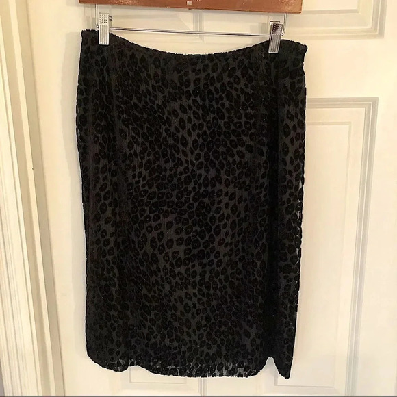 BEAUTIFUL black velvet and sheer metallic cheetah print pencil skirt size 6 - Picture 3 of 13